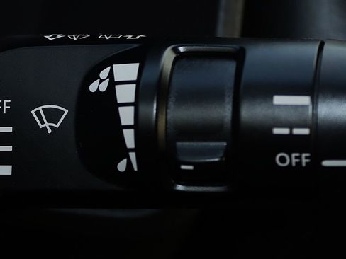 Used 2023 Nissan Rogue SV image 27