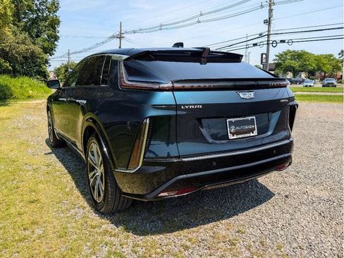 Used 2024 Cadillac Lyriq Luxury AWD/4WD image 8