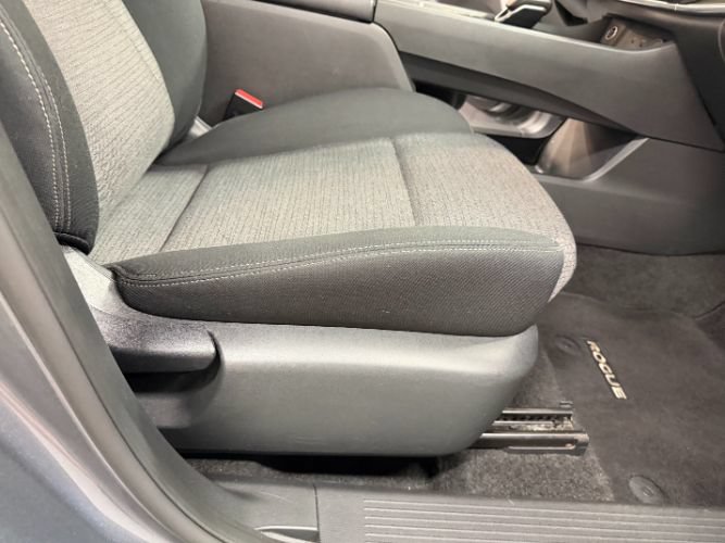 Used 2023 Nissan Rogue SV FWD image 30