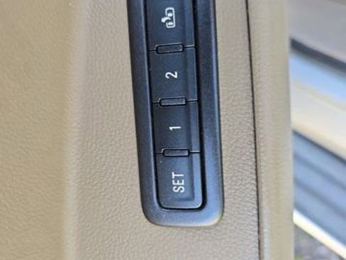 Used 2015 GMC Yukon SLT w/ Open Road Package image 24