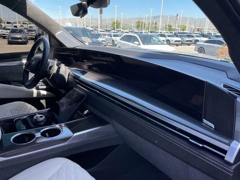 Used 2025 Cadillac Escalade V AWD/4WD image 11