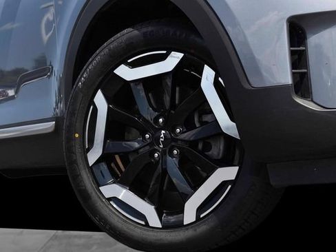 Used 2025 Kia Telluride S FWD image 3