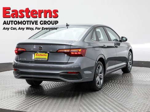Used 2024 Volkswagen Jetta SE image 5