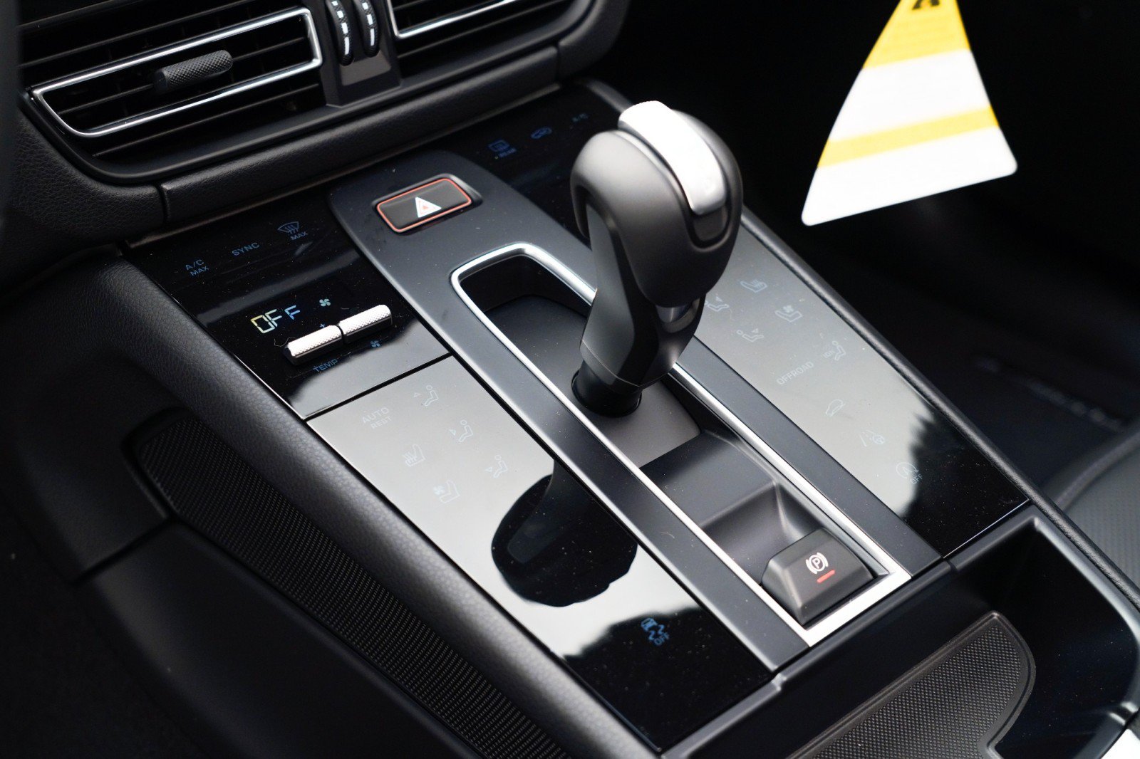 Certified 2026 Porsche Macan AWD/4WD image 27