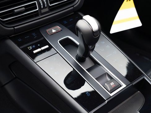 Certified 2026 Porsche Macan AWD/4WD image 27
