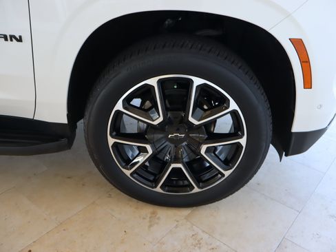 Certified 2025 Chevrolet Suburban RST w/ Comfort Package image 42