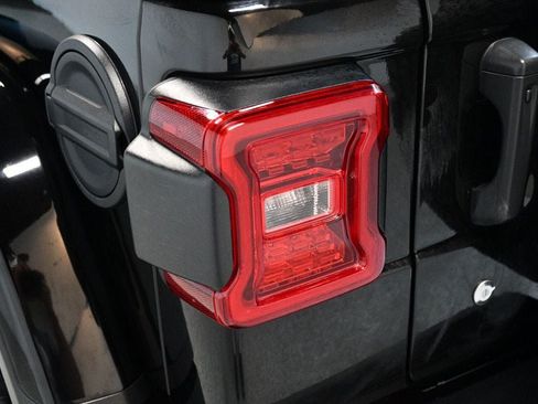 Used 2018 Jeep Wrangler Unlimited Rubicon AWD/4WD image 15