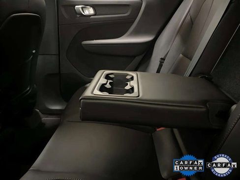 Used 2025 Volvo XC40 B5 Plus image 70