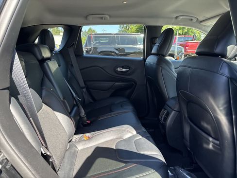 Used 2022 Jeep Cherokee Trailhawk AWD/4WD image 6
