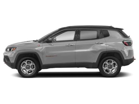 Used 2022 Jeep Compass Trailhawk w/ Trailhawk Convenience Group AWD/4WD image 3