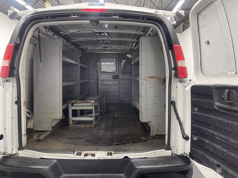 Used 2015 Chevrolet Express 2500 image 11
