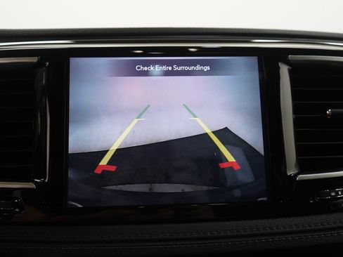 Used 2020 Chrysler Pacifica Limited w/ 8-pass Seating Package image 21