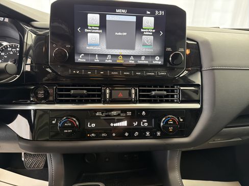 Used 2025 Nissan Pathfinder SL FWD image 6