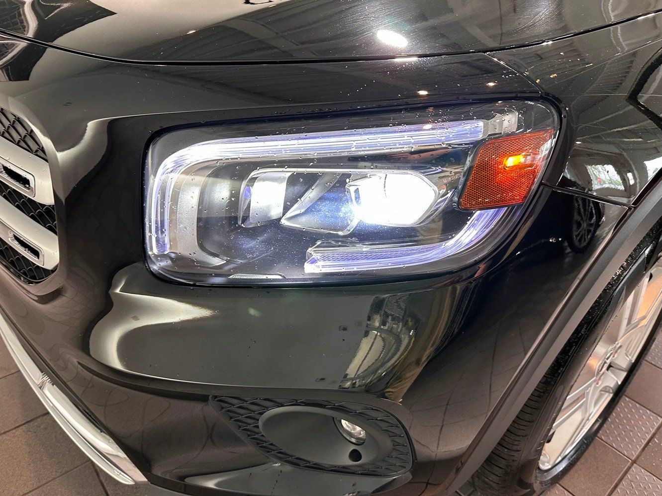 Used 2023 Mercedes-Benz GLB 250 4MATIC image 35