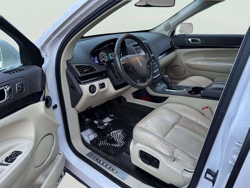 Used 2013 Lincoln MKT AWD image 15