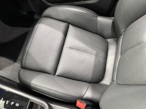 Certified 2025 Porsche Macan image 56