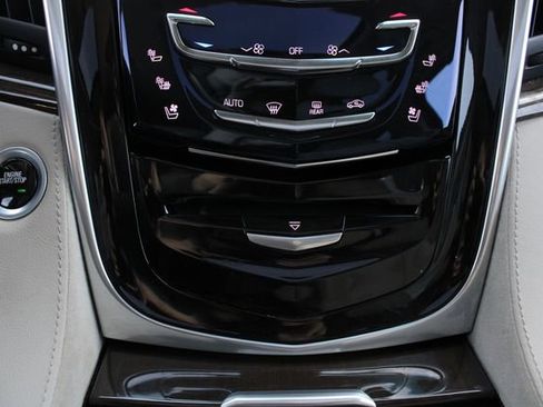Used 2020 Cadillac Escalade ESV Luxury RWD image 20