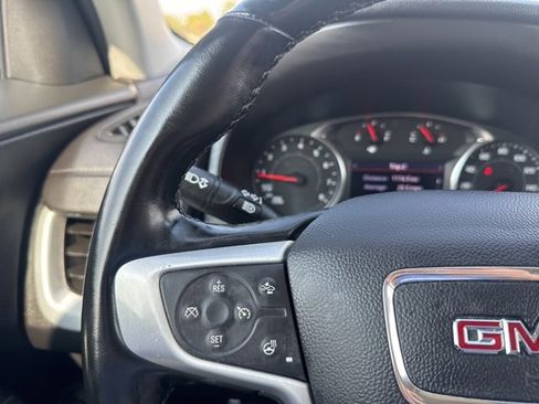 Used 2023 GMC Terrain SLT image 9