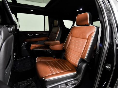 Used 2023 GMC Yukon XL Denali Ultimate AWD/4WD image 10