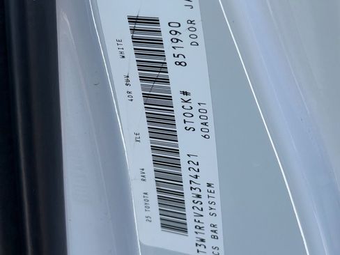 Used 2025 Toyota RAV4 XLE FWD image 32