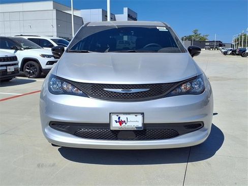 New 2026 Chrysler Voyager LX image 5