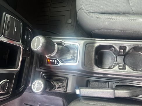 Used 2021 Jeep Gladiator Sport AWD/4WD image 27