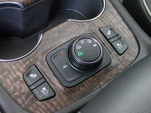 Used 2023 GMC Acadia Denali w/ Denali Ultimate Package AWD/4WD image 32