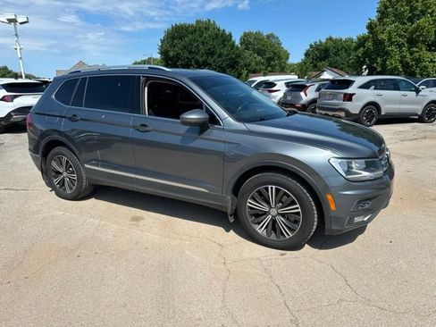 Used 2019 Volkswagen Tiguan SEL FWD image 17