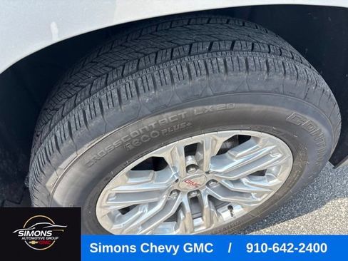 Used 2023 GMC Yukon SLT w/ SLT Luxury Package AWD/4WD image 2