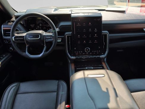 Used 2025 GMC Yukon XL Denali AWD/4WD image 16