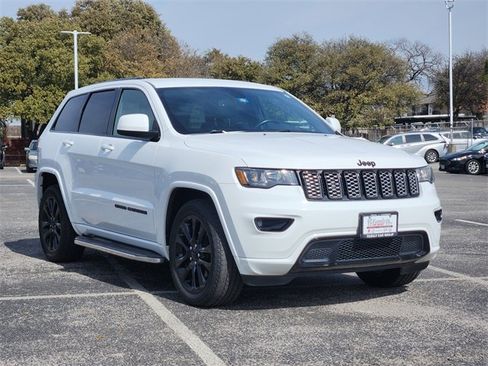 Used 2019 Jeep Grand Cherokee Altitude image 2