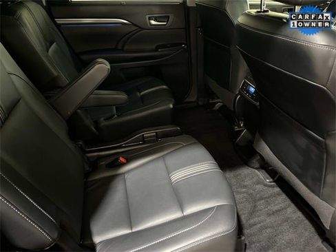Used 2017 Toyota Highlander SE image 23