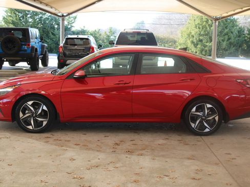 Used 2023 Hyundai Elantra SEL w/ Convenience Package image 6