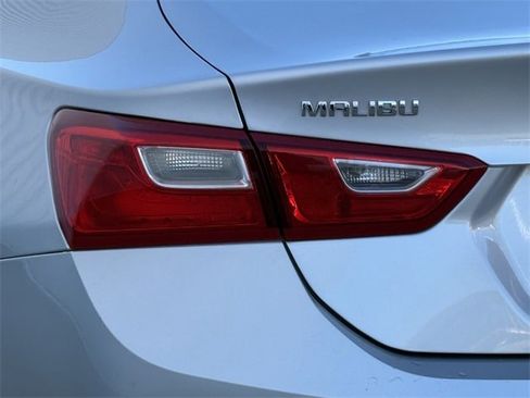 Used 2018 Chevrolet Malibu LT image 6