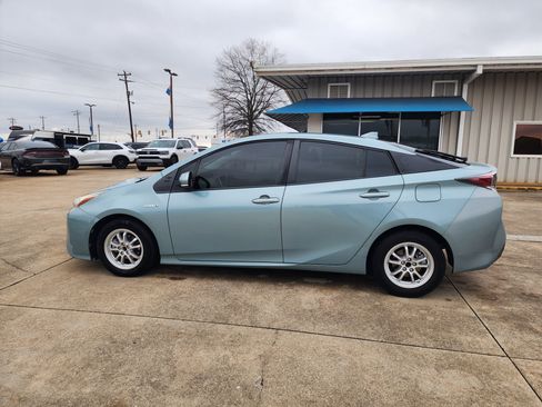 Used 2016 Toyota Prius Two image 8