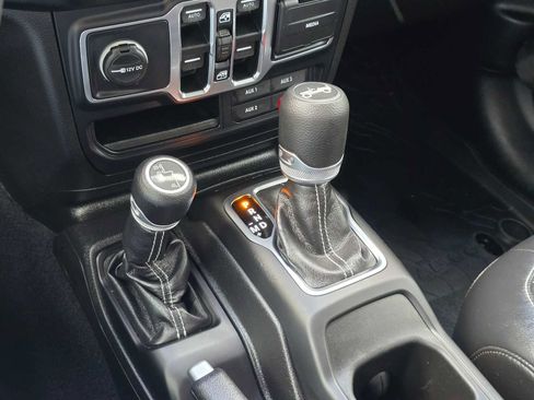 Used 2019 Jeep Wrangler Unlimited Sahara AWD/4WD image 26