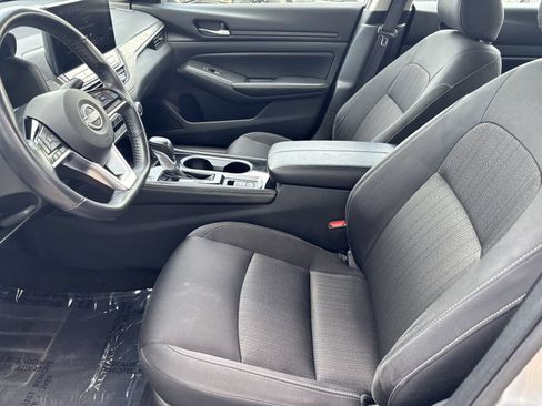 Used 2024 Nissan Altima 2.5 SV w/ SV Premium Package FWD image 10