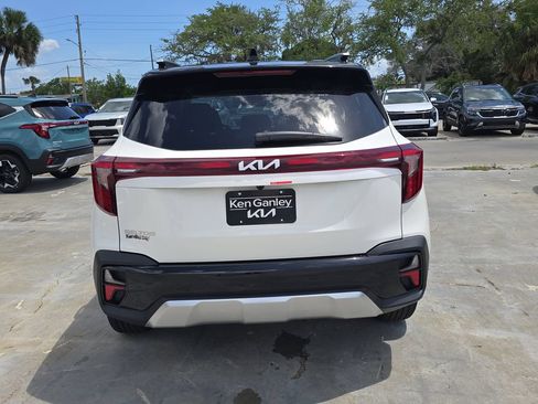 New 2026 Kia Seltos S FWD image 7