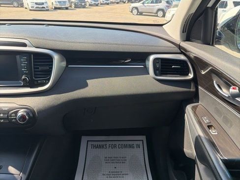 Used 2020 Kia Sorento FWD V6 image 21