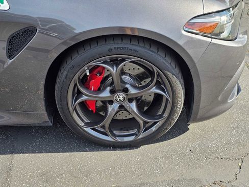 Used 2023 Alfa Romeo Giulia Quadrifoglio image 9