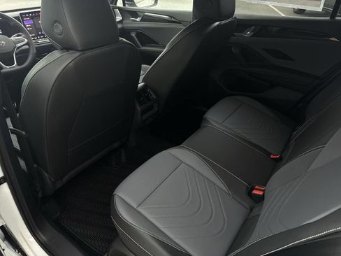 New 2026 Volkswagen Tiguan SE R-Line FWD image 22