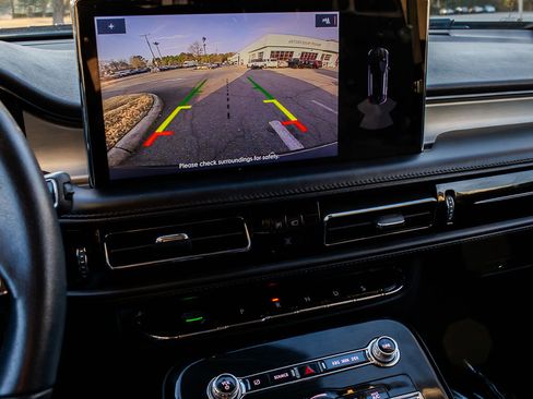 Used 2023 Lincoln Nautilus AWD w/ Premium Package image 18