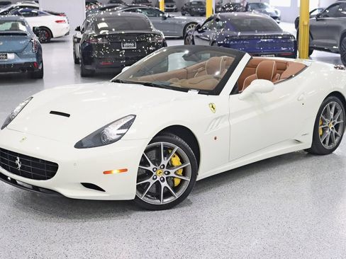 Used 2011 Ferrari California RWD image 9