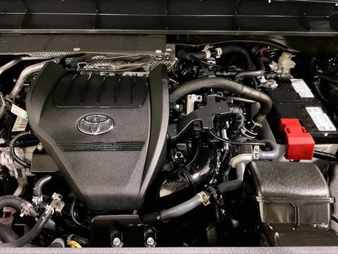 Certified 2024 Toyota Highlander XLE AWD/4WD image 11
