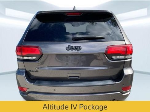 Used 2019 Jeep Grand Cherokee Altitude AWD/4WD image 5