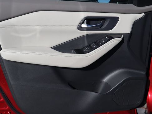 Used 2025 Nissan Rogue SL image 15