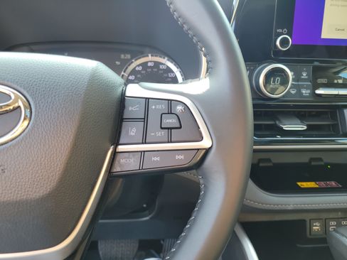 Used 2026 Toyota Highlander XLE AWD/4WD image 23