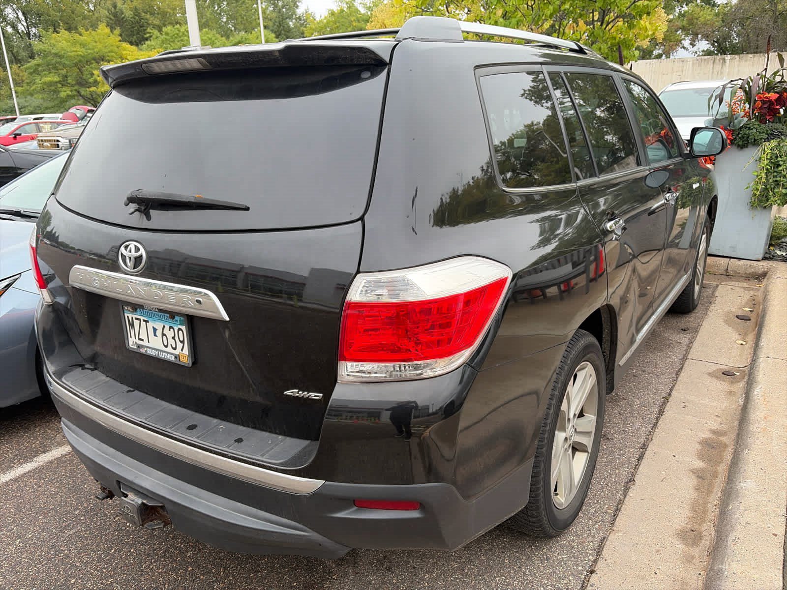Used 2013 Toyota Highlander Limited AWD/4WD image 2