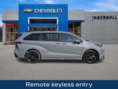 Used 2024 Toyota Sienna XLE Woodland Edition image 10