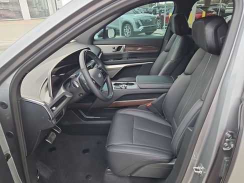 New 2026 Cadillac Vistiq Luxury w/ LPO, Floor Liner Package image 10